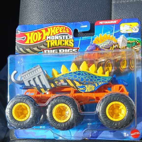 Monster Trucks Motosaurus - Orange and Yellow Tow Wrecker 1/64 - Picture 1 of 4
